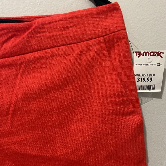 New never worn, women’s red TJ Maxx shorts, size 10 - Picture 2 of 5
